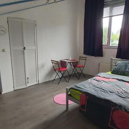 Spacious Room With Free Parking อัลเมียเรอ ภายนอก รูปภาพ