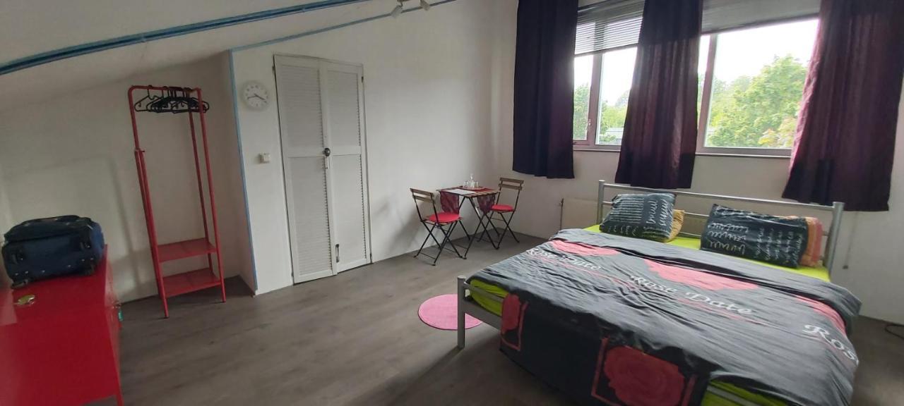 Spacious Room With Free Parking อัลเมียเรอ ภายนอก รูปภาพ